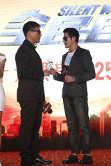 组图：《全民目击》票房破亿 计划拍续集