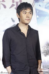 组图：《初到东京》揭海报 张钧甯甜美秦昊帅气