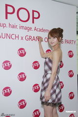 组图：女优吉泽明步来港避传媒 微博遭网友抗议