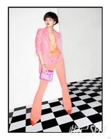 组图：殷桃《悦己》大片曝光 展中性帅气风