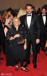 组图：美国时装学院庆典举行 众明星红毯竞艳