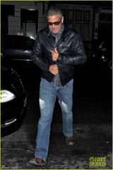 组图：52岁克鲁尼型男风采 鬓发苍白难掩老态