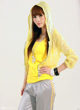 高清：柳岩清丽写真曝光 青春动感亲善开朗