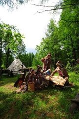 幻灯图：敖鲁古雅圣洁美景 碧水白雪驯鹿悠闲