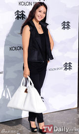 组图：少女时代成员等出席户外品牌展示会