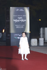 独家高清：群星闪耀大钟奖红毯 俊男靓女秒菲林