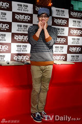 组图：韩片《救国的钢铁队伍》主演即兴亮相引关注