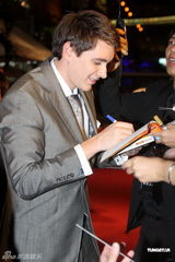 组图：《哈利波特7》台湾首映 韦斯利兄弟红毯风光