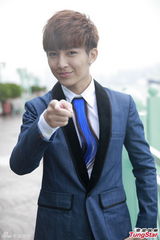 组图：炎亚轮精美写真 享受刻骨铭心恋爱