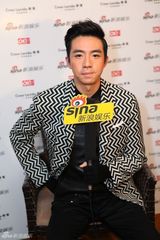 组图：新浪娱乐明星街拍盛典对话俞灏明