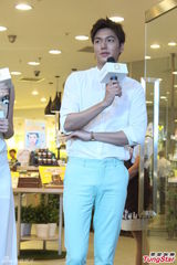 组图：韩星李敏镐上演神速变装 秀中文获赞许