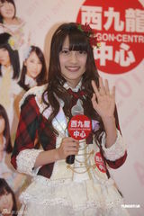 组图：日本组合AKB48成员香港会歌迷热情亲民