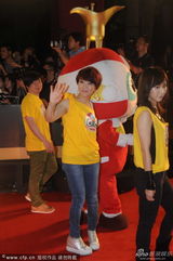 组图：《开心超人》剧组陈明邵贝夷现身