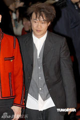 幻灯图集：王菲再现招牌烟熏妆 刘嘉玲黄色唐装雷人