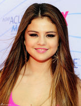 组图：青少年选择奖 赛琳娜-戈麦斯艳光四射