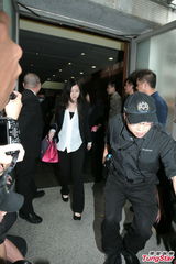 组图：陈僖仪遗体火化 亲朋好友送别