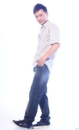 组图：吴健新写真时尚阳光 诠释青熟男的幸福