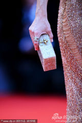 组图：威尼斯女星配饰盘点 钻石珍珠闪耀珠光宝气