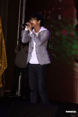 组图：胡夏趁胜追击推新辑 戴爱玲为其发片站台