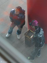 高清组图：谢霆锋抵京现身机场