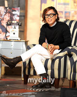 组图：李孝利郑才衡出席音乐节目《U&I》发布会