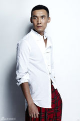 组图：张铎时尚写真变身硬朗熟男