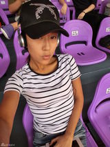 组图：好声音学员吉克隽逸后台自拍照曝光