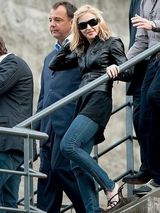 幻灯：《新月》主演含情对视 麦当娜继续南非行