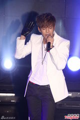 组图：Se7en睽违六年赴台会粉丝秀劲歌热舞