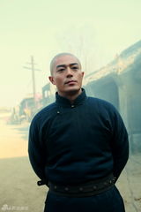 组图：《镖门》霍建华剃光头 贾青花痴倒追