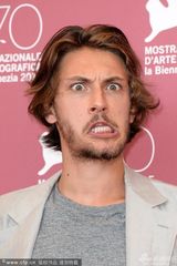 组图：竞赛片《无畏者》发布 男星做鬼脸搞怪