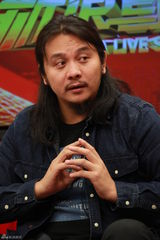 组图：《一座城池》主创做客 房祖名黑超卖萌