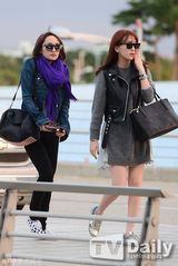 组图：Kara成员姜智英Nicole赴日将开唱