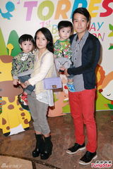 高清图：杨千嬅穿熊仔装为儿庆生 圈内好友到贺