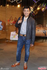 组图：许志安求狗仔队放过 JW久未见老板黎明