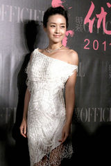 组图：马伊琍亮相优雅盛典 简洁白裙气质高贵