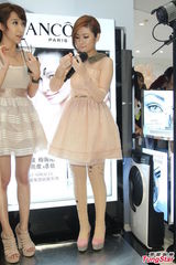 组图：Selina着无袖洋装自信代言 否认2亿买豪宅