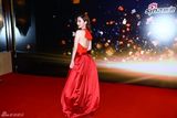 组图：微博之夜红毯 张萌红裙露背性感妩媚