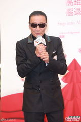 组图：谢贤不担心前妻甄珍婚变 笑称各离婚两次