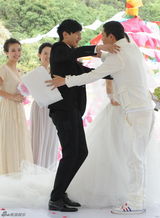 组图：张杰谢娜大婚 小沈阳代赵本山送亲笔书法