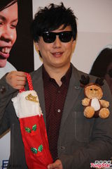 组图：担心盲胞舞台消失 萧煌奇站台送暖