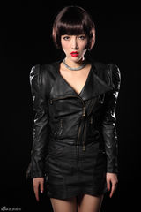 组图：时尚女星叶倩云写真 冷艳性感秀红唇