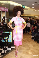 组图：林嘉绮霹雳娇妻装扮抢眼 与老公尚在蜜月期