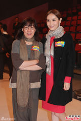 组图：陈智燊亮相拜神仪式 不介意女友性感出镜