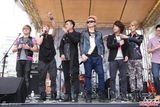 组图：MP魔幻力量签唱会 曝成员遭女粉丝抓下体