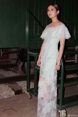 组图：颖儿蕾丝长裙高挑 瘦身成功被封励志女神