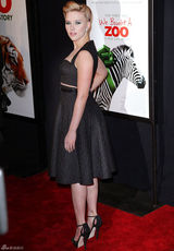 高清组图：斯嘉丽-约翰逊复古发型亮相首映式