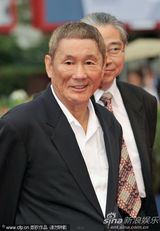 组图：北野武红毯走秀 面瘫无表情更显成熟魅力