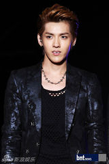 组图：韩团f(x)EXO-M等亮相上海K-POP音乐演唱会