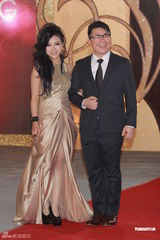 组图：黄德斌陈奂仁邓紫棋等亮相港姐红毯